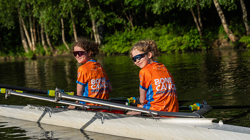 2 girls in orange t-shirts in double scull