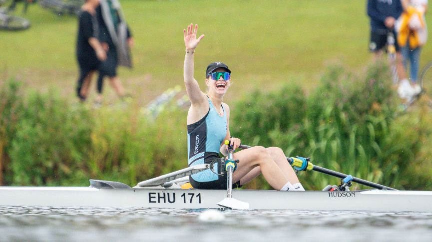 Beatrix Fooks wins the women's beginner single scull