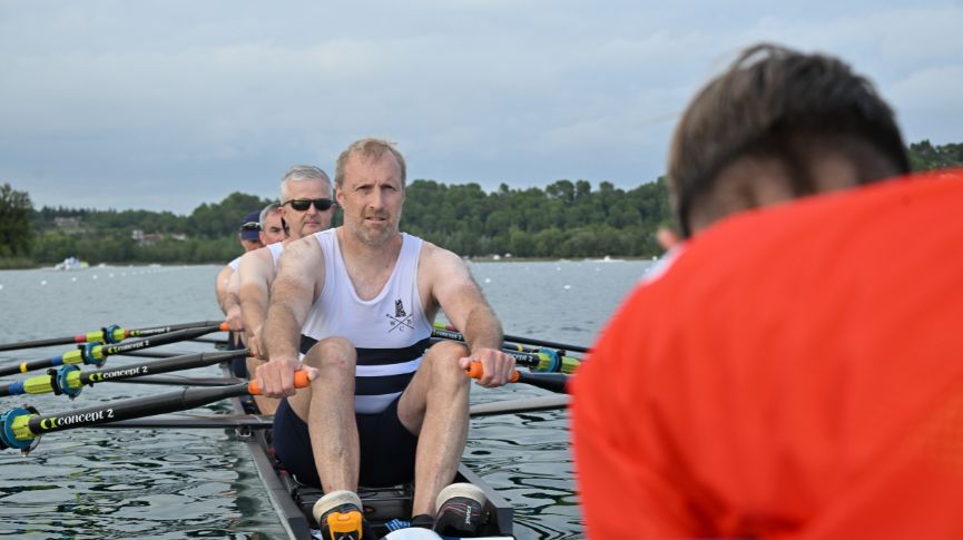 Warwick Boat Club getting attached to the stakeboat at world masters 2025
