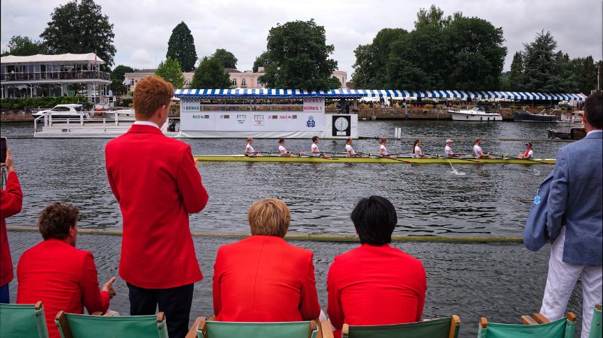 A LMBC crew rowing past the progress board