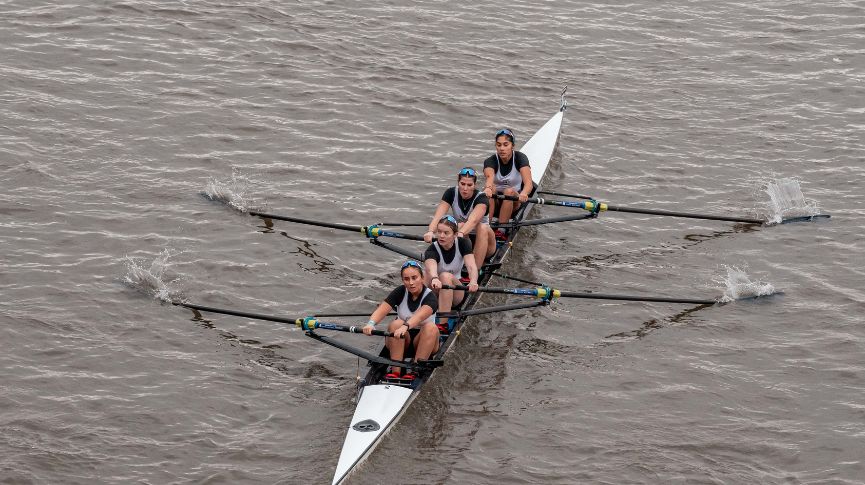 Henley RC Women's Coxless Four at junior fours head